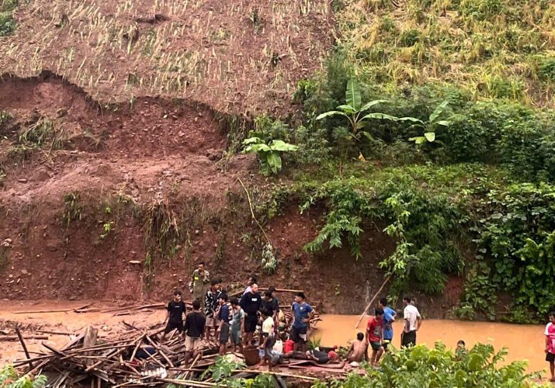 Thanh Hoa 성 Muong Lat, 면 산사태 현장. 사진: Ten Tan 국경 관문 국경 수비대
