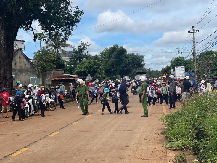 Luc luong chuc nang ho tro, giup hoc sinh