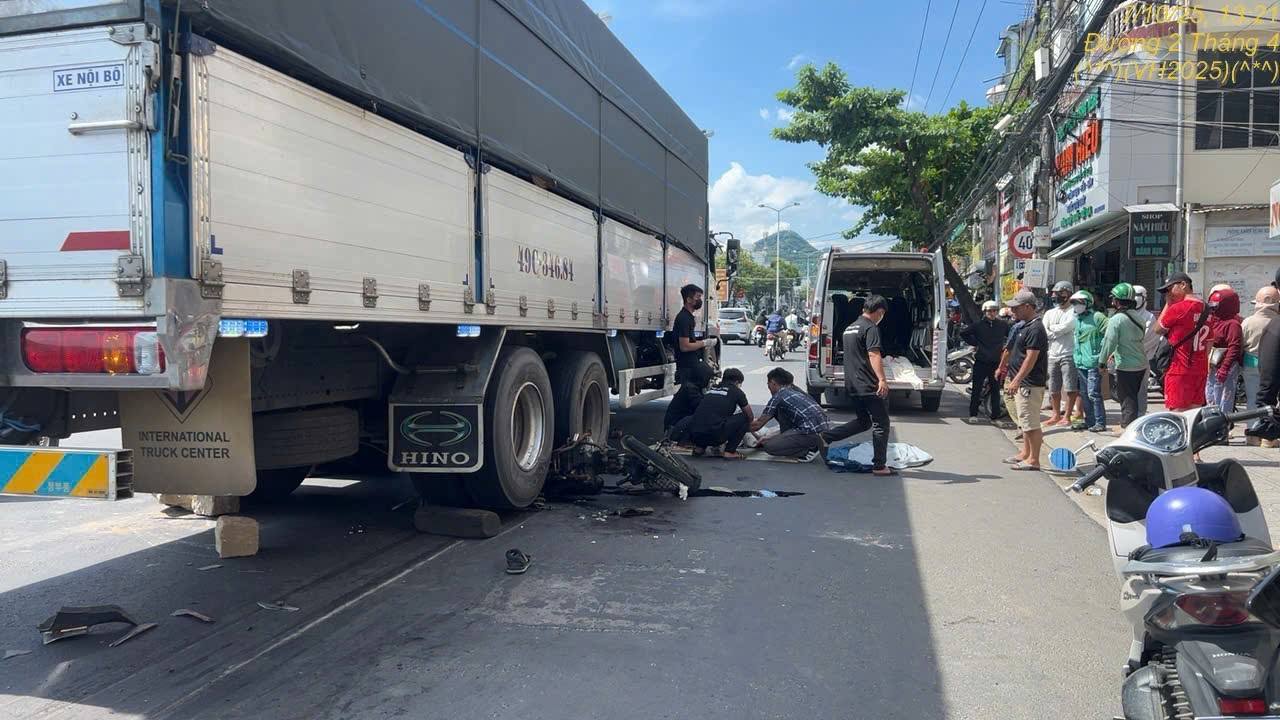 Nha Trang에서 발생한 사고 현장으로 노인 1명이 현장에서 사망했습니다. 사진: Thu Huyen