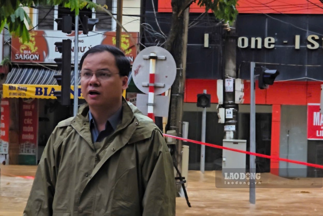 Giam doc So Cong thuong Pham Xuan Tung thong tin ve tinh trang thuy dien Binh Long. Anh: Tan Van