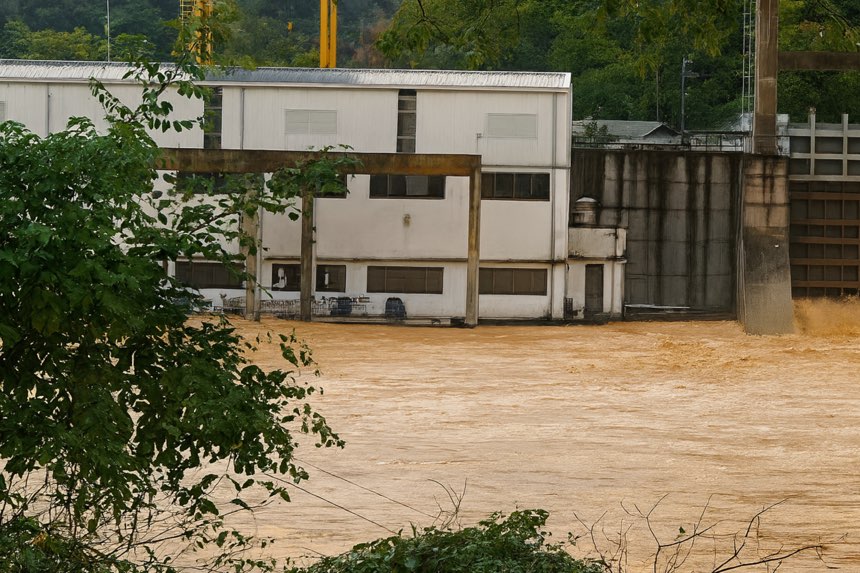 The Department of Industry and Trade of Cao Bang province denied the risk of the Binh Long hydropower dam burst. Photo: Tan Van