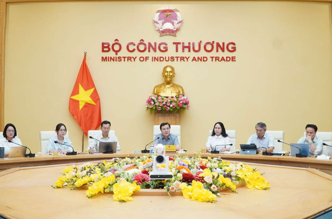 Seance du groupe de redaction du projet de loi sur le commerce electronique. Photo : Ministere de l'Industrie et du Commerce