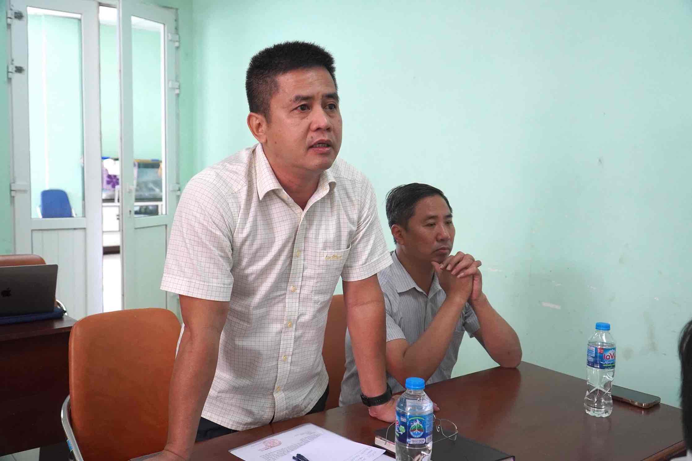 Ong Nguyen Dinh Son - Pho Phong nghiep vu An toan - Xi nghiep dau may Sai Gon tai buoi lam viec. Anh: HAC