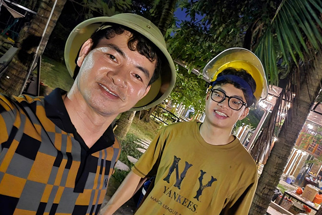 NSND Xuan Bac cung con don vuon. Anh: Nghe si cung cap