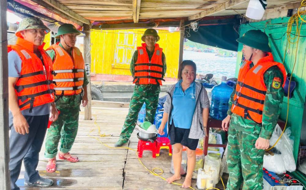 Border Guards support people in responding to storm No. 11. Photo: Border Guard