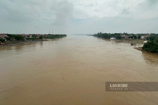 Lũ chồng lũ, sông Hồng ở Phú Thọ lại mênh mông nước