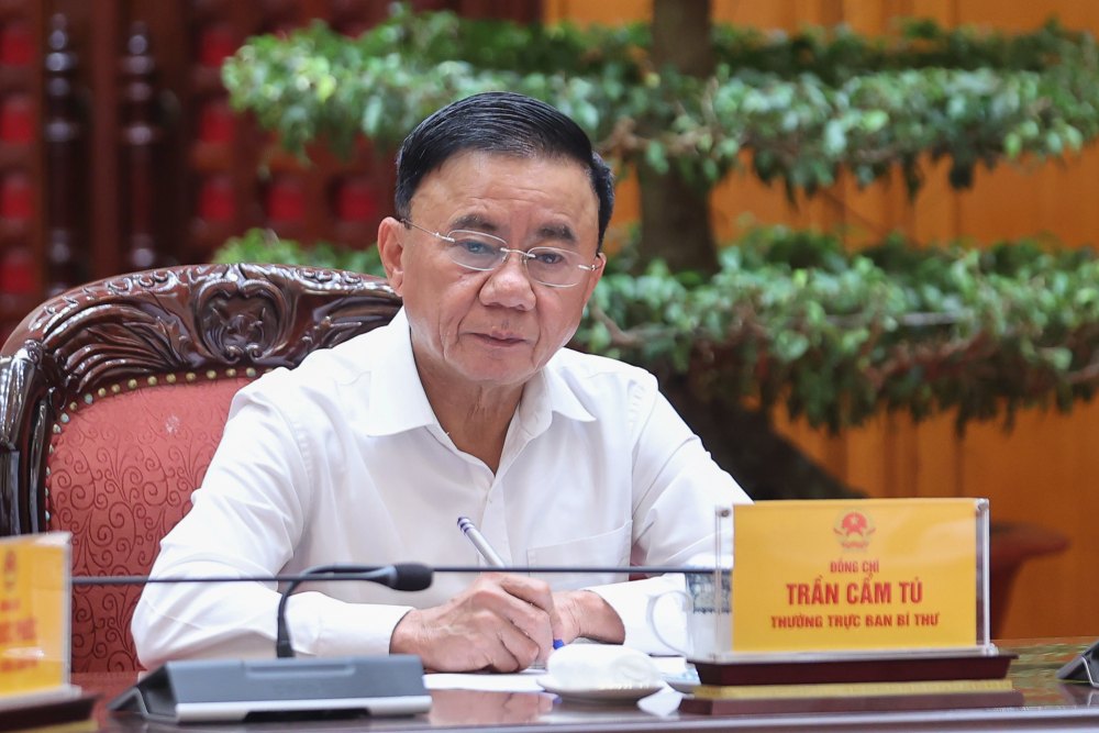 Uy vien Bo Chinh tri, Thuong truc Ban Bi thu Tran Cam Tu du va dong chi dao cuoc hop. Anh: VGP