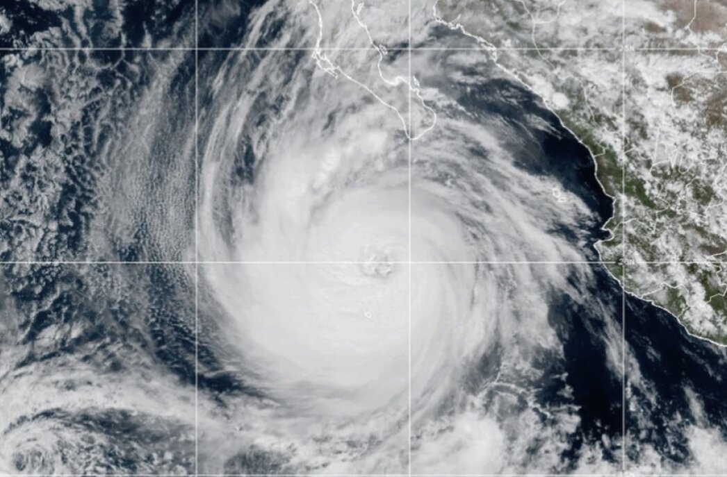 Bao cuong phong Priscilla. Anh: NOAA 