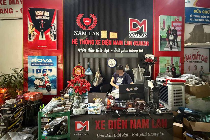 Nam Lan Osakar Electric Vehicle System receives and distributes electric vehicles without documents and inspection. Photo: PV Group