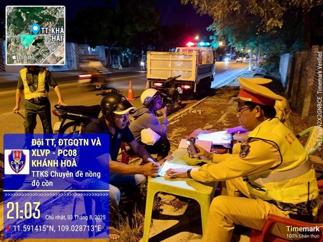 Khanh Hoa Police handle violating vehicles. Photo: Khanh Hoa Traffic Police Department