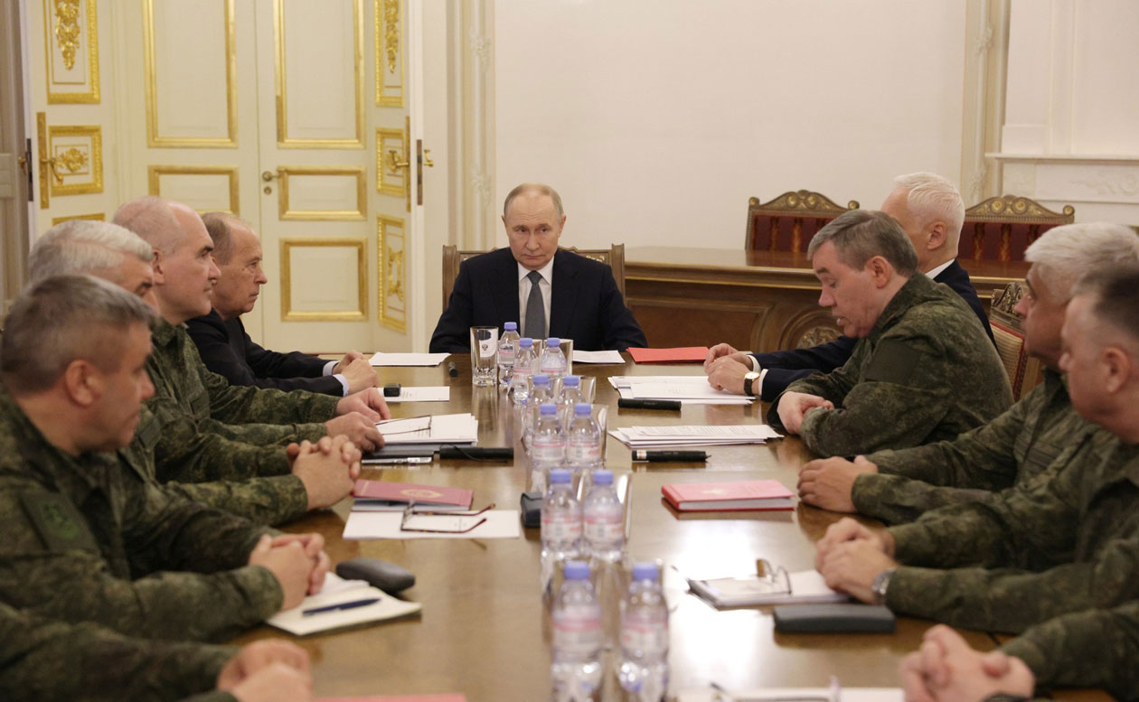 Tong thong Vladimir Putin phat bieu tai cuoc hop voi cac chi huy quan su cap cao cua Nga vao ngay 7.10. Anh: Kremlin