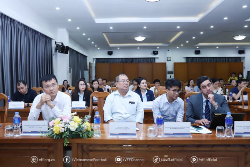 Hoi thao co su tham du cua cac lanh dao AFC, VFF va dai dien 22 cau lac bo chuyen nghiep. Anh: VFF