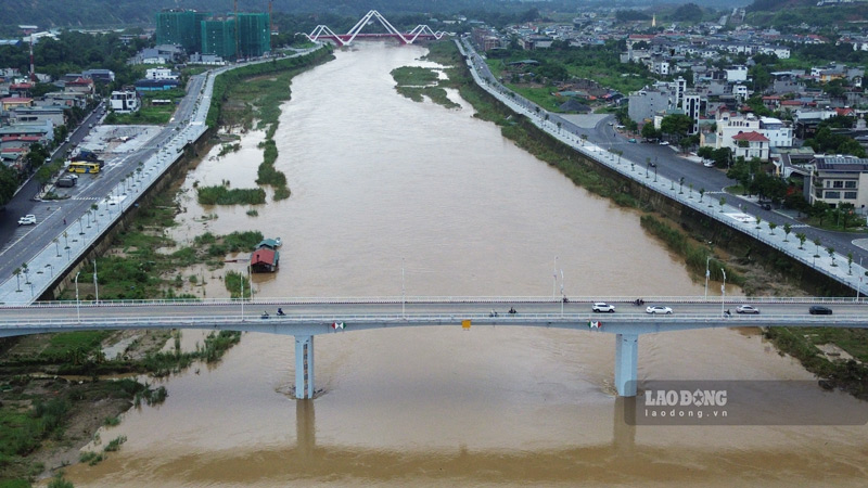Nuoc song Hong giam manh so voi thoi diem bao so 10. Anh: Dinh Dai