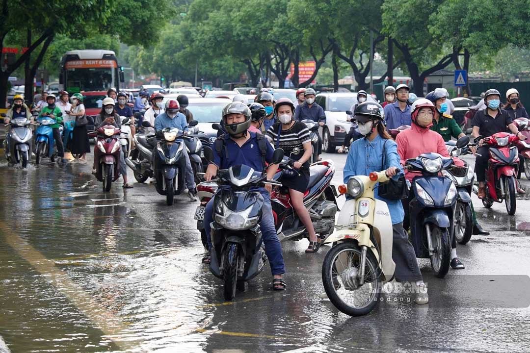 Tai duong Nguyen Chanh xay ra tinh trang un tac nhe do co doan duong ngap. Anh: Duc Thien - Thieu Trang