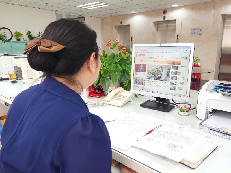 In September 2025, in Ho Chi Minh City, the number of people looking for jobs in the press field was 96, while the recruitment demand was only 9 people. Photo: Nam Duong