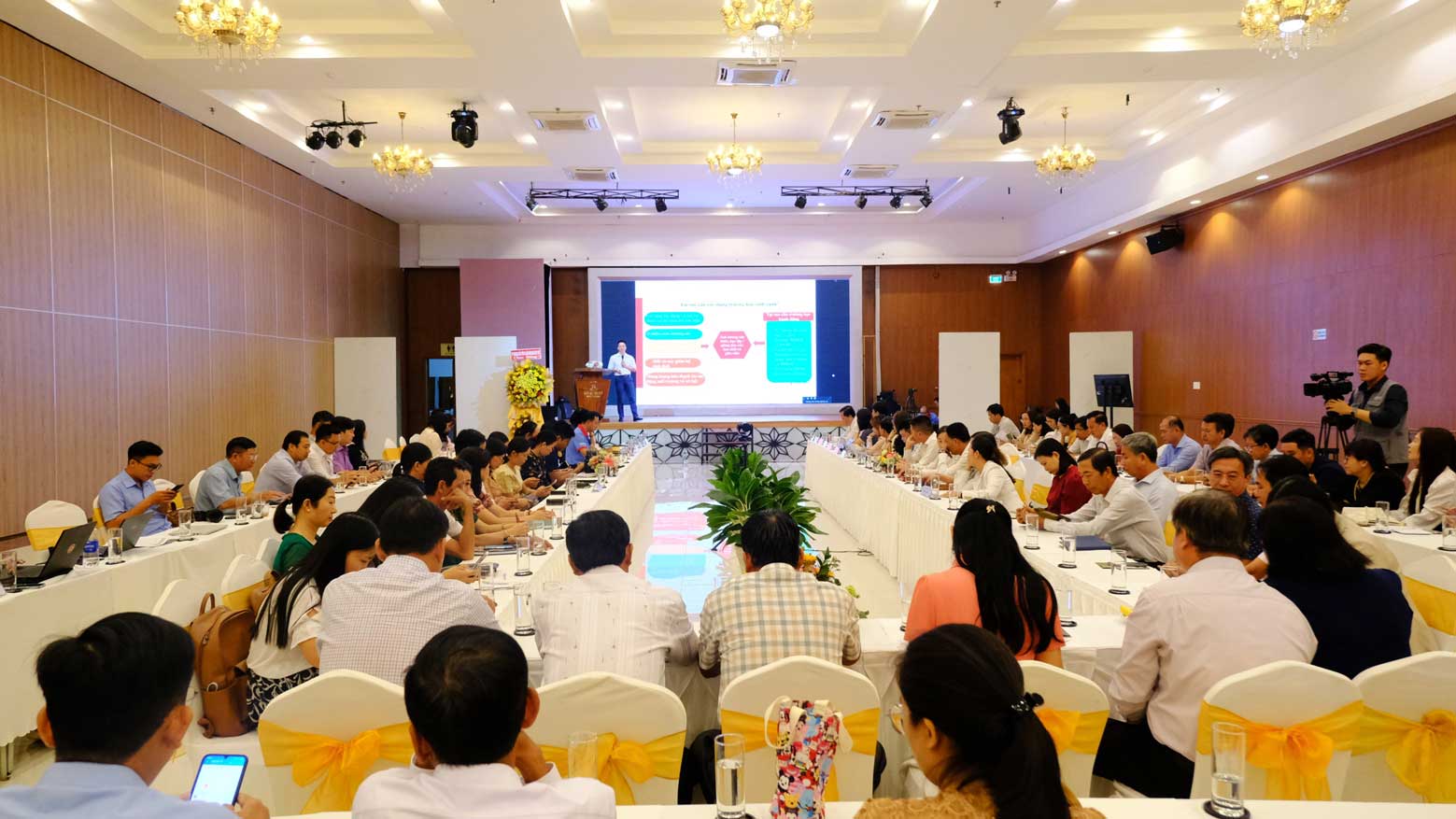 Quang canh Hoi thao “Ket noi, tap huan, chia se kinh nghiem Truong hoc sinh thai ASEAN - Truong hoc khong rac thai nhua”. Anh: My Ly