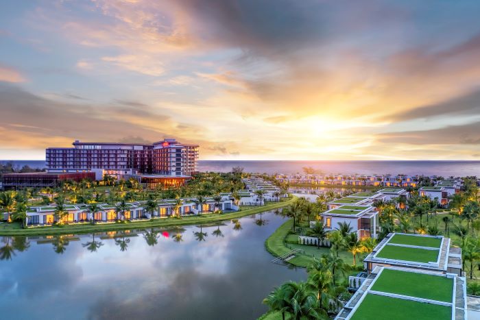 Mövenpick Resort Waverly Phu Quoc nam ben bai Ong Lang, duoc menh danh la noi chiem nguong hoang hon dep nhat Viet Nam. Anh MIK Group 