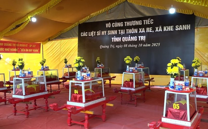 Mobilizing the memorial service and burial of 14 martyrs' remains in Quang Tri. Photo: Han Nguyen
