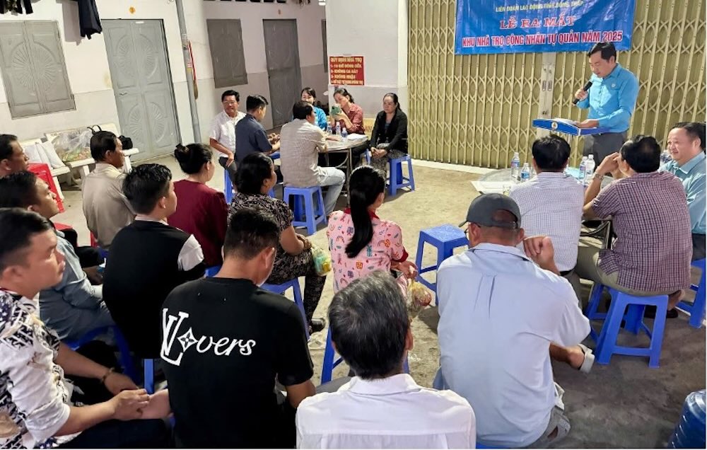 Quang canh buoi mat khu nha tro cong nhan tu quan. Anh: Luu Hung.
