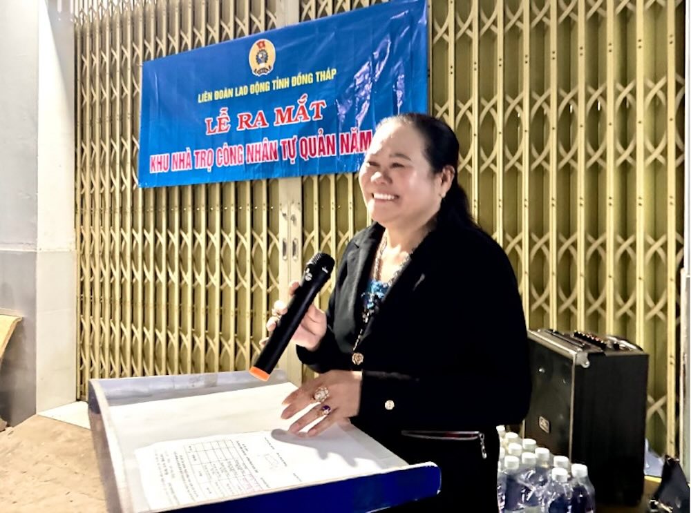 Ba Le Thi Be Hai - chu nha tro bay to niem vui khi phoi hop cung Cong doan va chinh quyen trien khai mo hinh, gop phan giu gin trat tu, dam bao an toan va nang cao chat luong doi song cong nhan. Anh: Luu Hung.