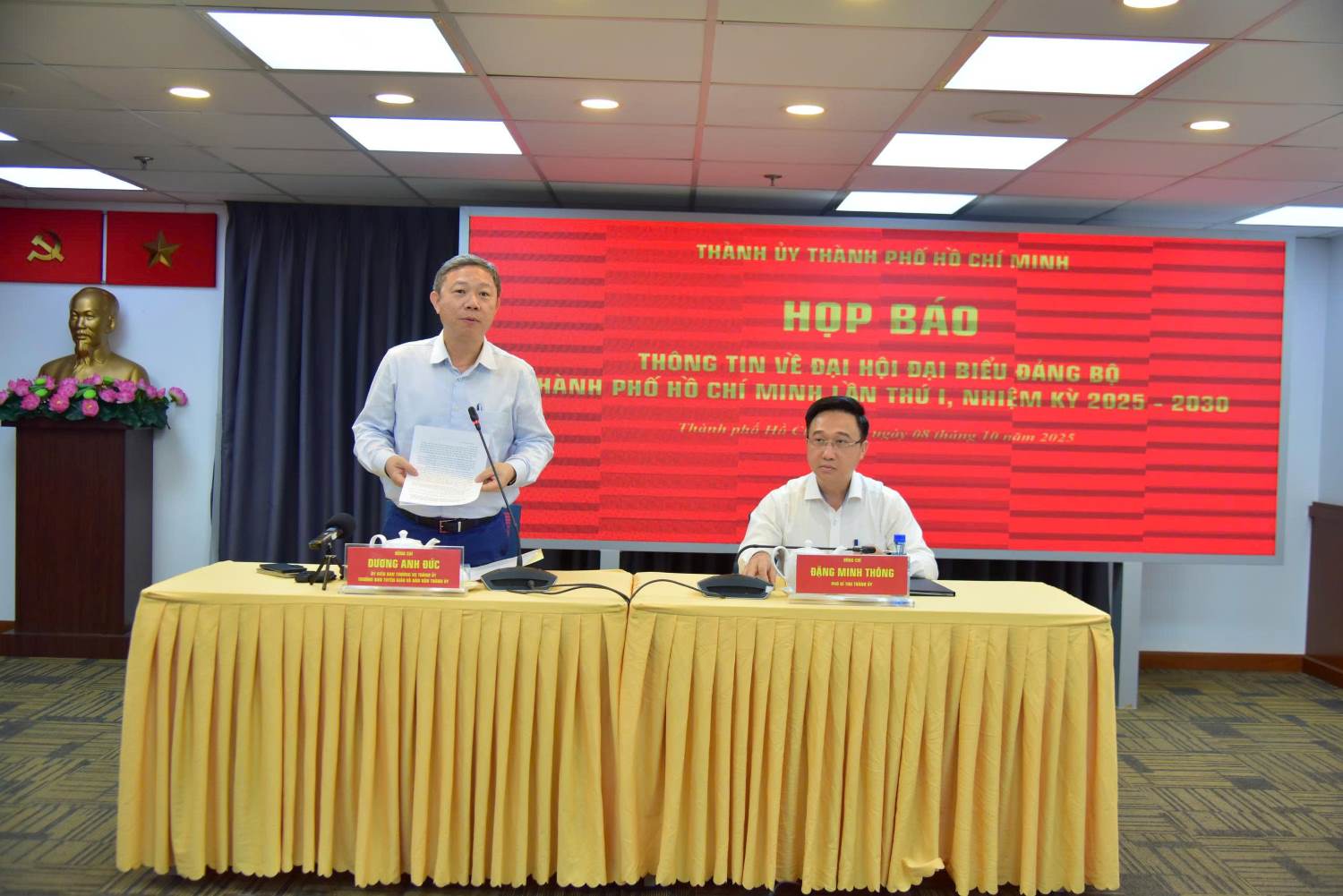 Truong Ban Tuyen giao va Dan van Thanh uy TPHCM Duong Anh Duc thong tin ve Dai hoi dai bieu Dang bo thanh pho.  Anh: Huu Long