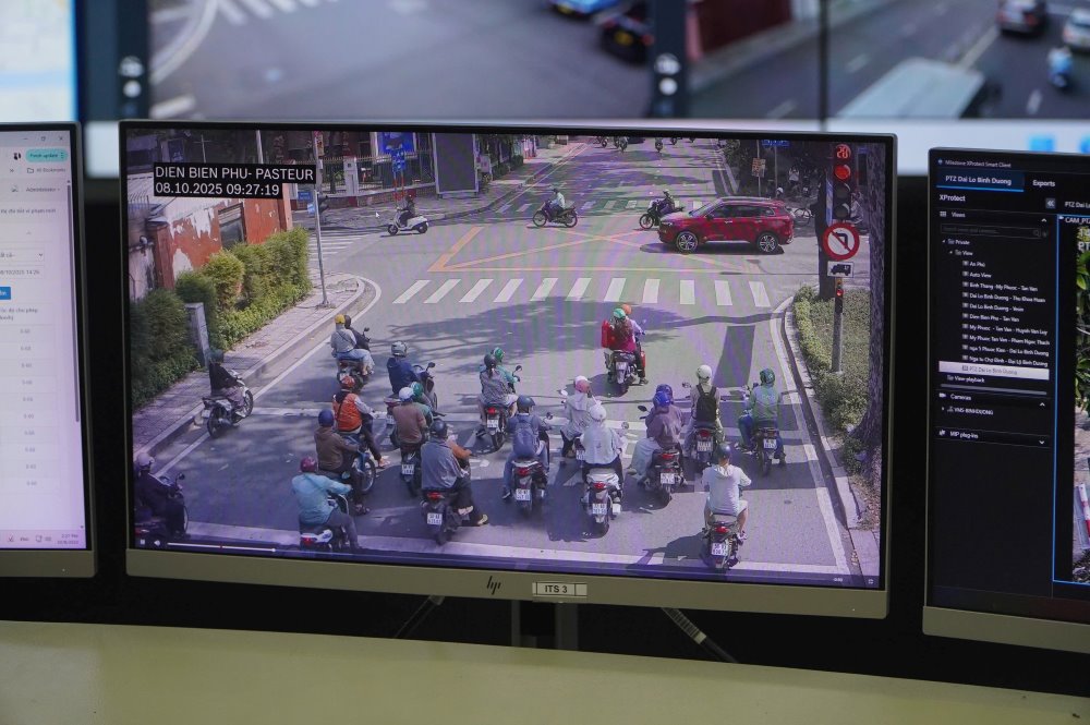 He thong camera giao thong duoc lap dat tren duong Dien Bien Phu. Anh: Ly Linh