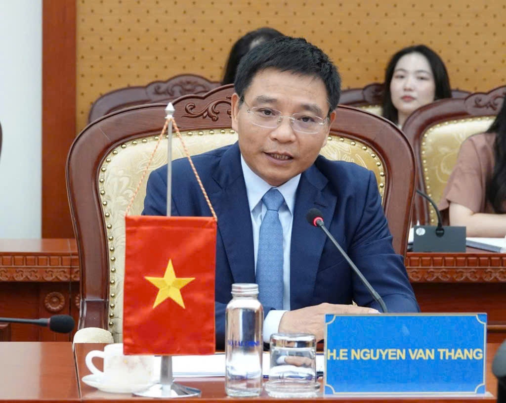 Minister of Finance Nguyen Van Thang said that upgrading the stock market from a "border market" to a "secondary emerging market" is an important milestone in the market development journey of more than 25 years. Photo: MOF