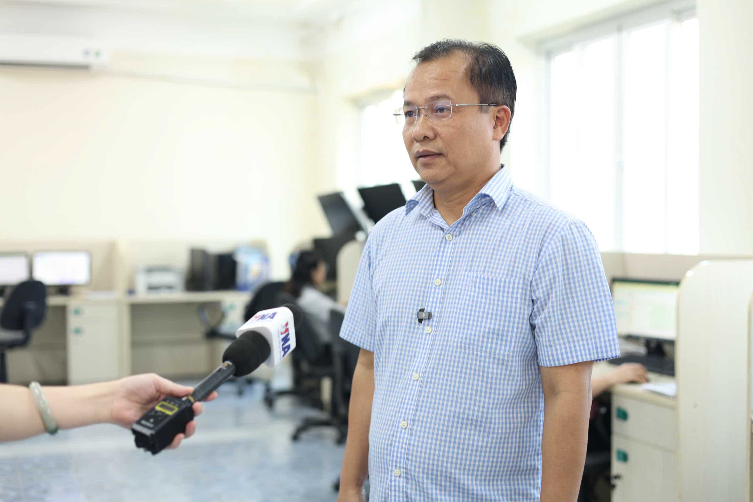Ong Le Ngoc Quyen – Pho Giam doc Dai Khi tuong Thuy van Bac Bo (Cuc Khi tuong Thuy van, Bo Tai nguyen va Moi truong) - da dua ra nhung nhan dinh moi nhat ve tinh hinh mua lon thoi gian toi. Anh: Tram Anh 