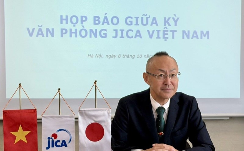 Mr. Kobayashi Yosuke - Chief Representative of JICA Vietnam - said that JICA will continue to implement projects to enhance storm and flood response capacity in Vietnam. Photo: Song Minh