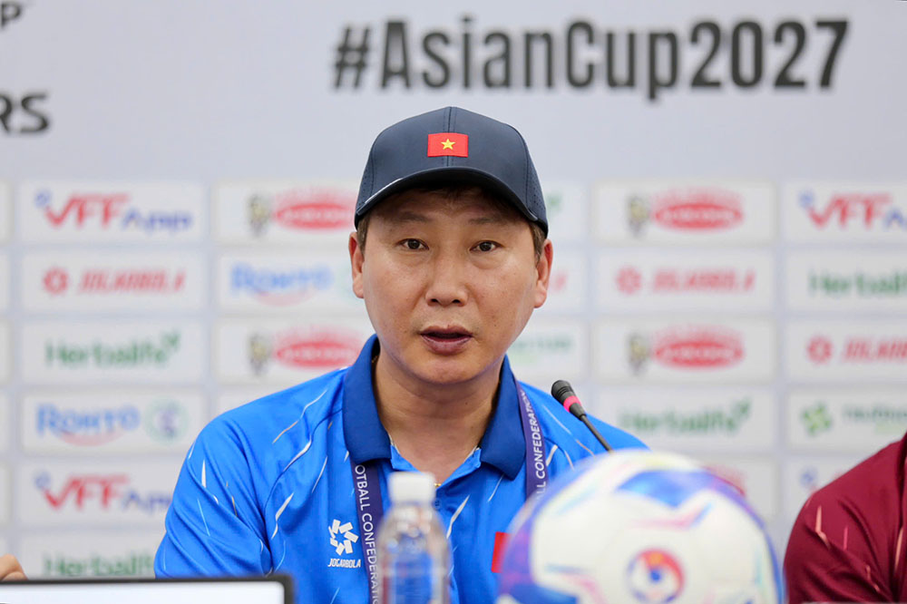 Coach Kim Sang-sik of the Vietnam national team. Photo: Thanh Vu