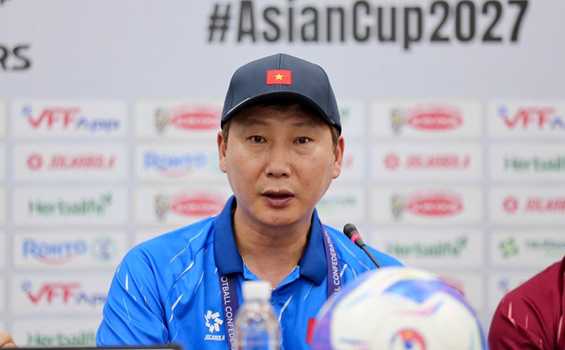 Coach Kim Sang-sik of the Vietnam national team. Photo: Thanh Vu