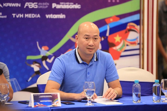 Ong Tran Huy Duc - Uy vien Ban Chap hanh VFF kiem Pho Tong Giam doc Cong ty Co phan Bong da Viet (VietFootball) phat bieu tai buoi le. Anh: D.T