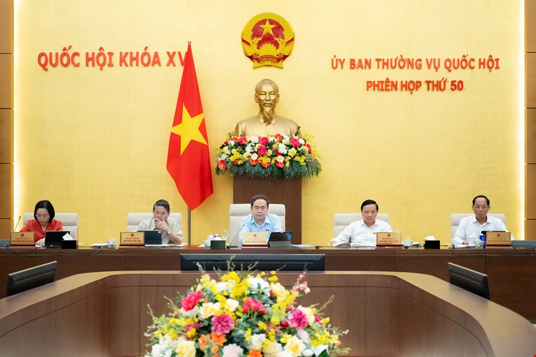 Uy ban Thuong vu Quoc hoi cho y kien du an Luat Bao chi (sua doi). Anh: Pham Thang.