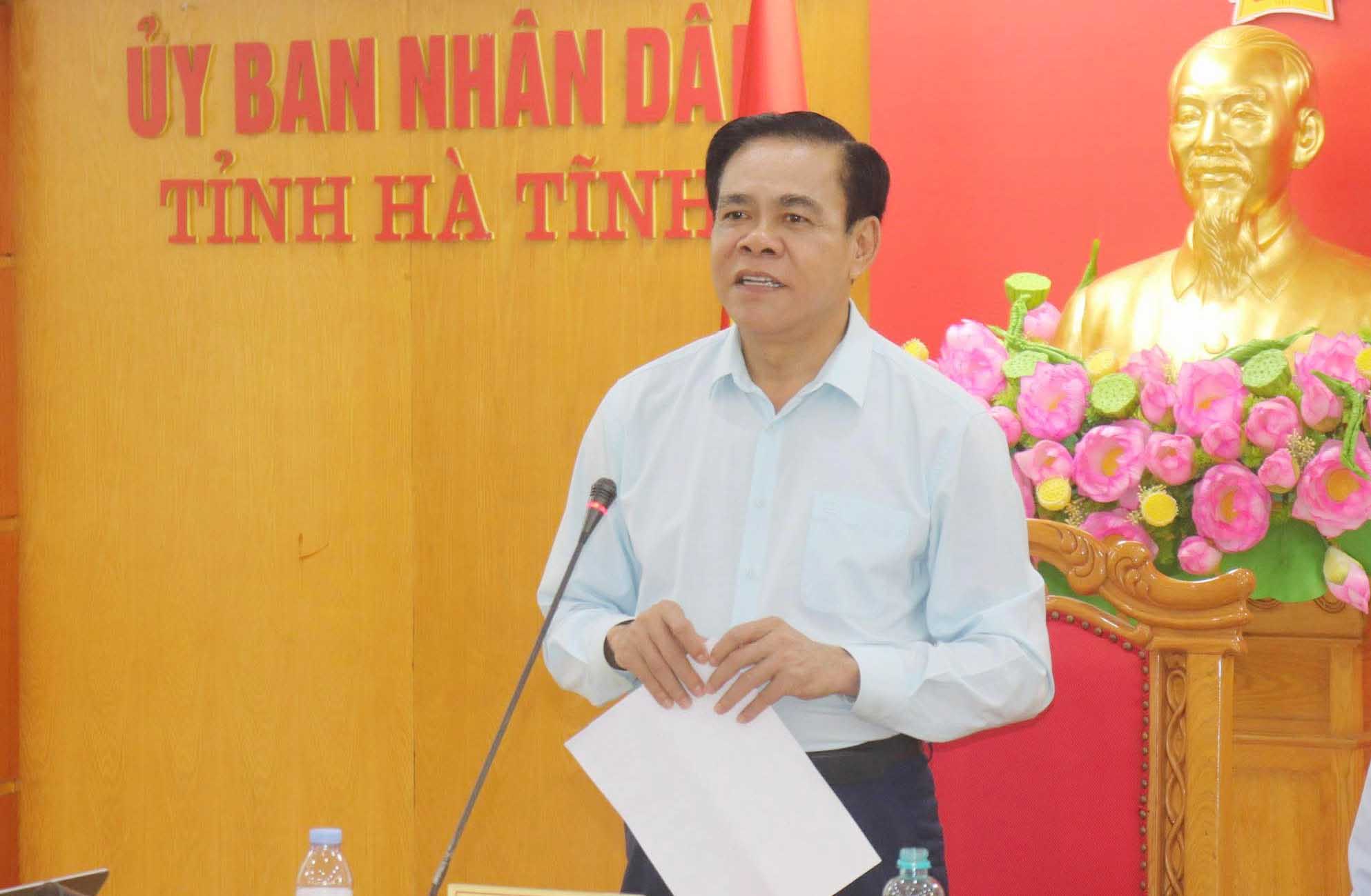 Tai cuoc hop ngay 8.10, ong Vo Trong Hai - Chu tich UBND tinh Ha Tinh chi dao tiep tuc tap trung cong tac khac phuc hau qua bao so 10. Anh: Lam Giang.