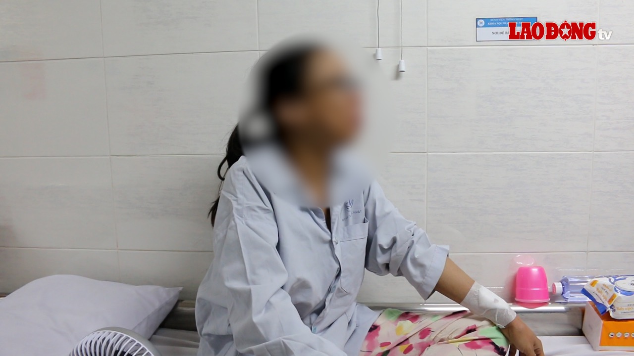 Patients with dialysis after many years have the habit of staying up late. Photo: Nguyen Ly