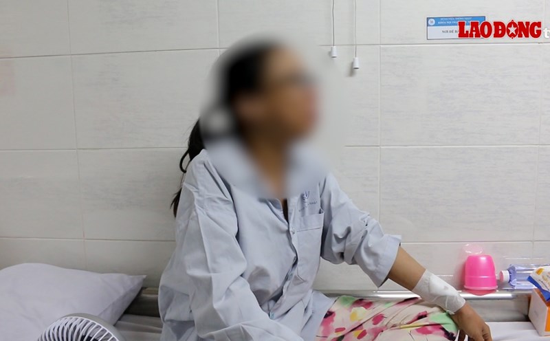 Patients with dialysis after many years have the habit of staying up late. Photo: Nguyen Ly