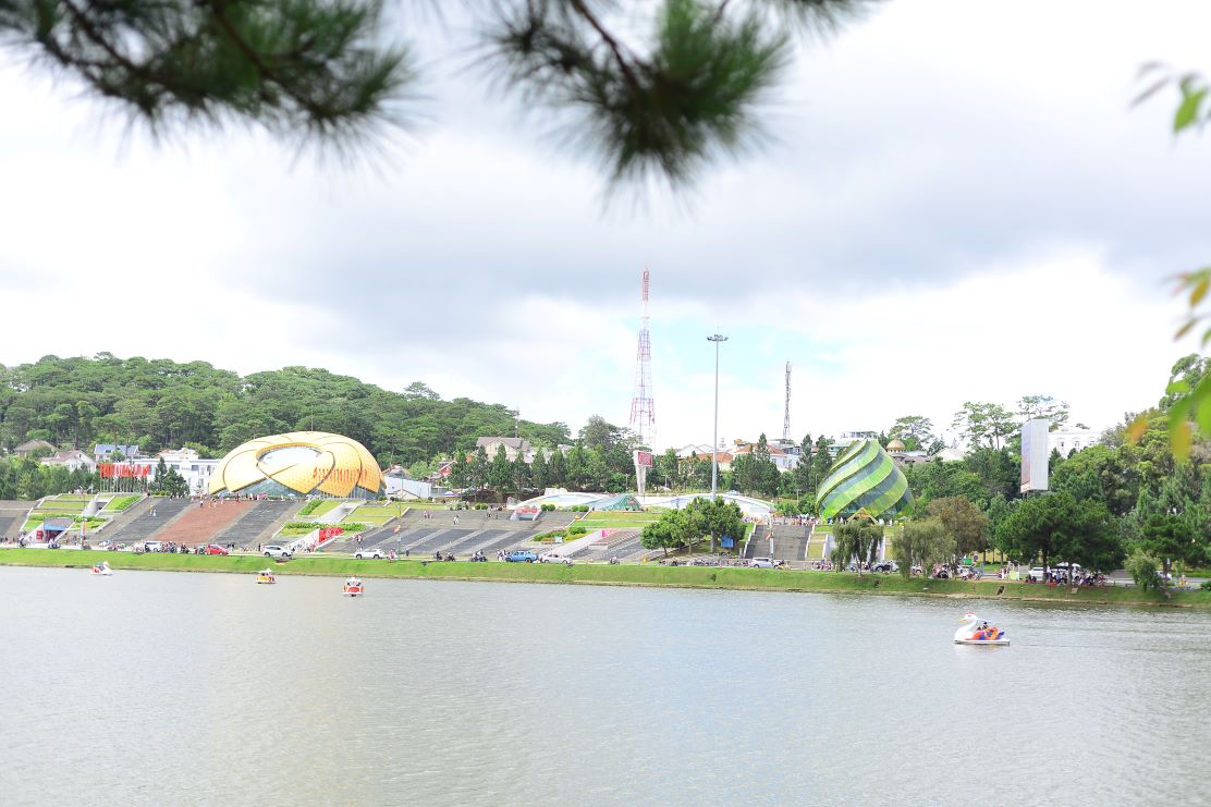 쑤언흐엉 호수 유적의 과학적 서류를 완성하는 것은 관리 강화 보존 및 가치 증진을 목표로 합니다. 사진: 람홍