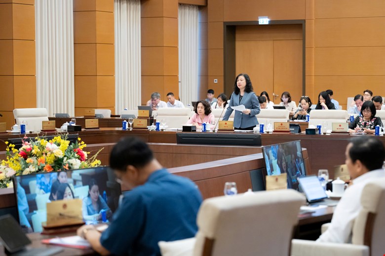 Du thao Luat Dan so neu ro, dinh chi doi voi nguoi hanh nghe y cong bo, tiet lo thong tin ve gioi tinh thai nhi cho khach hang. Anh: Quochoi.vn