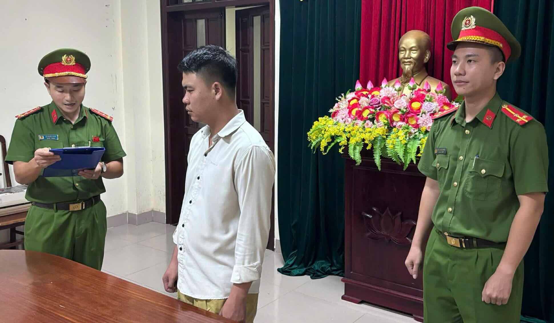 The driver of the tractor-trailer Ho Van Dung was prosecuted. Photo: Quang Tri Provincial Police