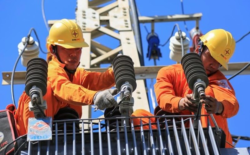 EVN representative said that when applying a two-component electricity price, the electricity price will be the same, while the capacity price depends on the customer's registration and use behavior. Photo: EVN