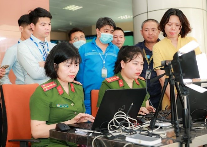The Ministry of Public Security has just issued a proposal related to the issuance of electronic identification accounts to foreigners, including children. Photo: Hai Nguyen