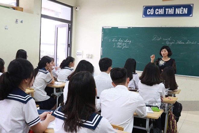 Hanoi exempts and reduces tuition fees for public students in the 2025-2026 school year, committing not to overcharge at the beginning of the school year. Photo: Hai Nguyen