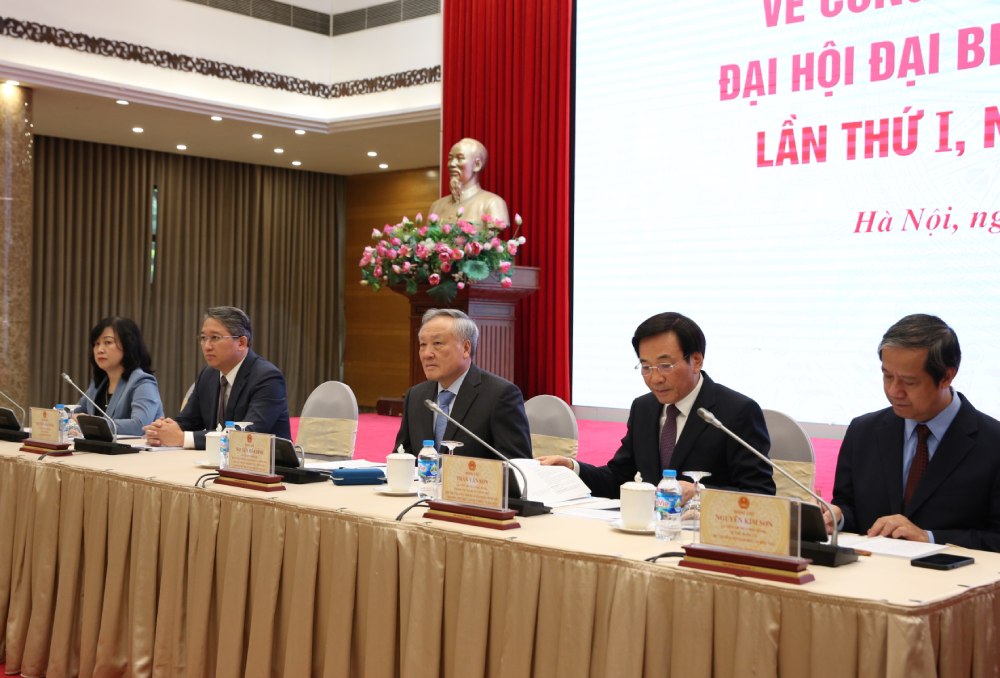 Politburo member and Permanent Deputy Prime Minister Nguyen Hoa Binh chaired the press conference. Photo: Pham Dong