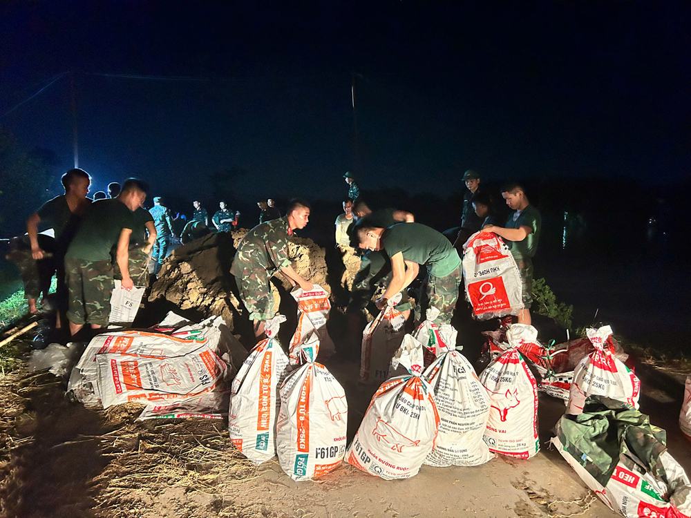 Can bo, chien si Lu doan Phao binh 675 van tap trung cao lam nhiem vu ho de ta Cau. Anh: Trinh Lan