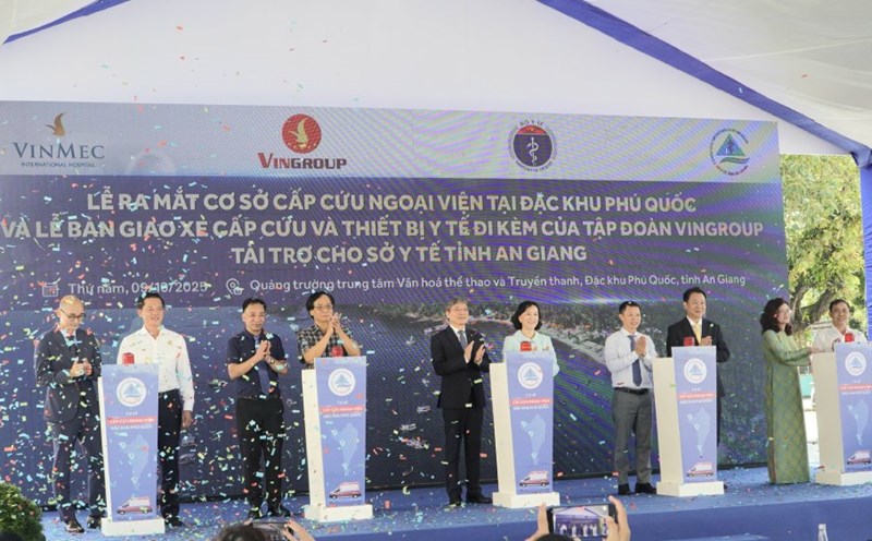 Delegates performed the launching ceremony of the Phu Quoc Special Emergency Hospital. Photo: Nguyen Anh