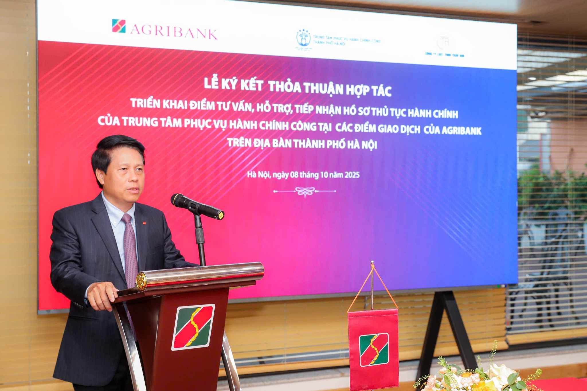 Ong Pham Tien Dung - Pho Thong doc Ngan hang Nha nuoc Viet Nam du va phat bieu chi dao tai le ky ket. Anh: Agribank