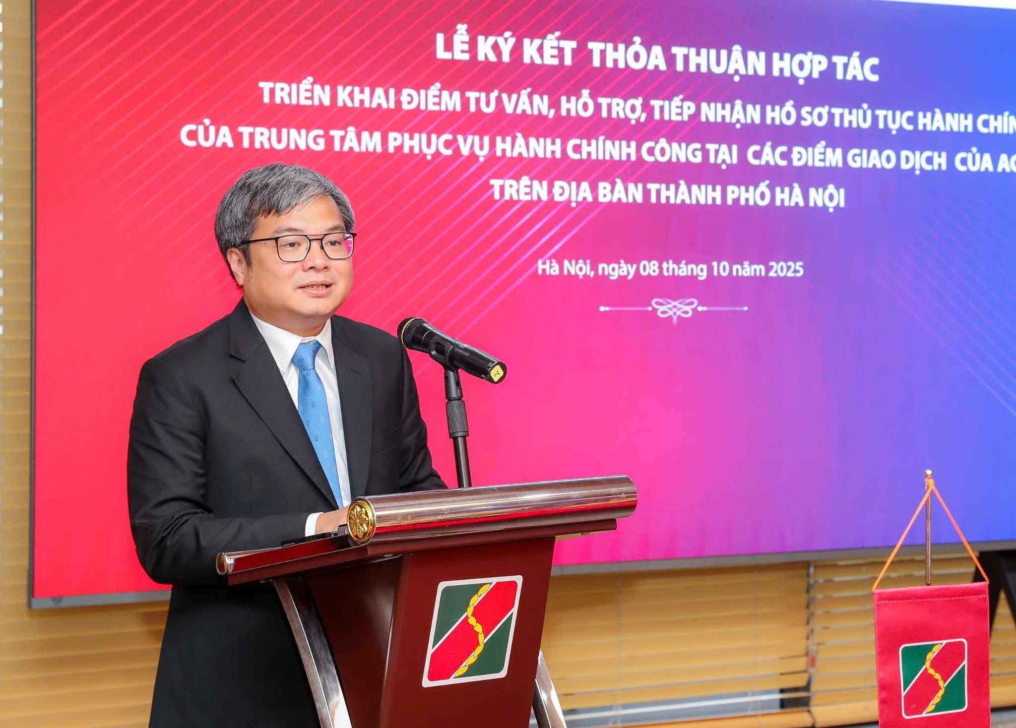 Ong Truong Viet Dung - Pho Chu tich UBND TP Ha Noi phat bieu tai le ky ket. Anh: Agribank