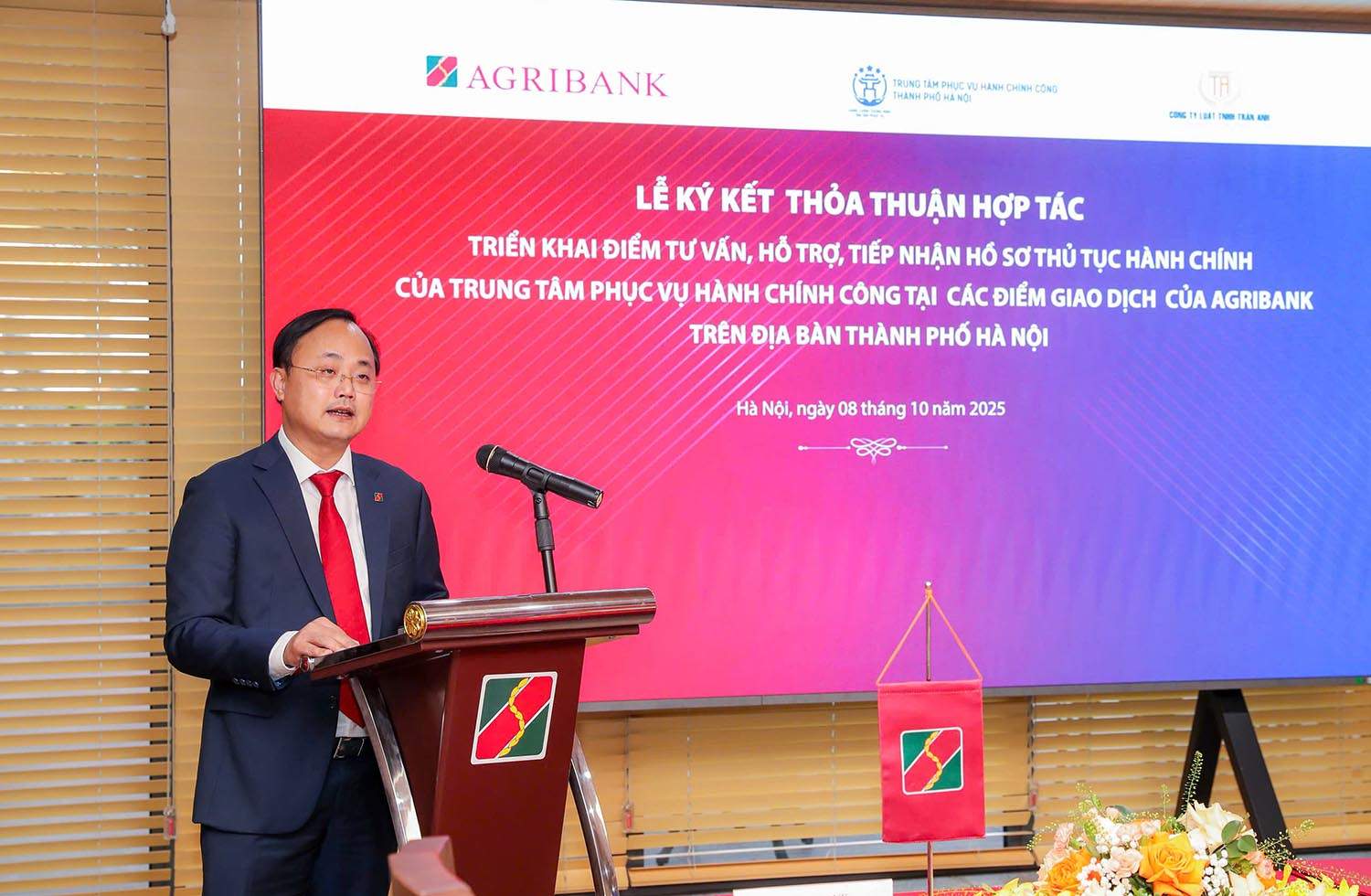 Ong To Huy Vu - Chu tich Hoi dong thanh vien Agribank phat bieu tai le ky ket. Anh: Agribank