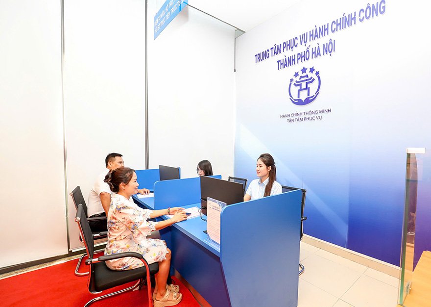 Khong gian diem tu van, ho tro, tiep nhan dich vu cong dat tai Agribank. Anh: Agribank