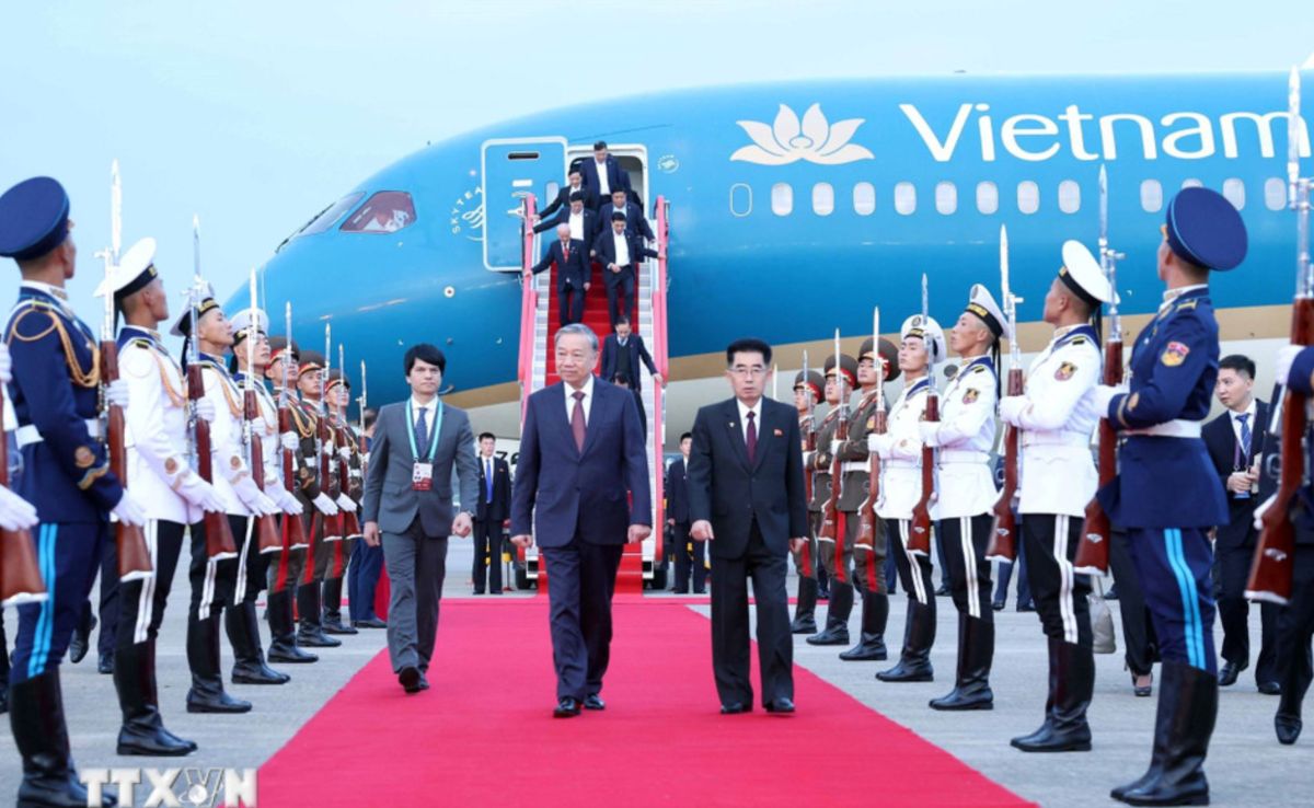 Welcoming ceremony for General Secretary To Lam at Pyongyang airport. Photo: VNA